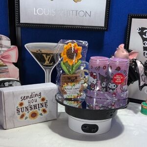 Hello Kitty Pink And Purple Salt And Pepper Shakers With Base And 1 Sunflower